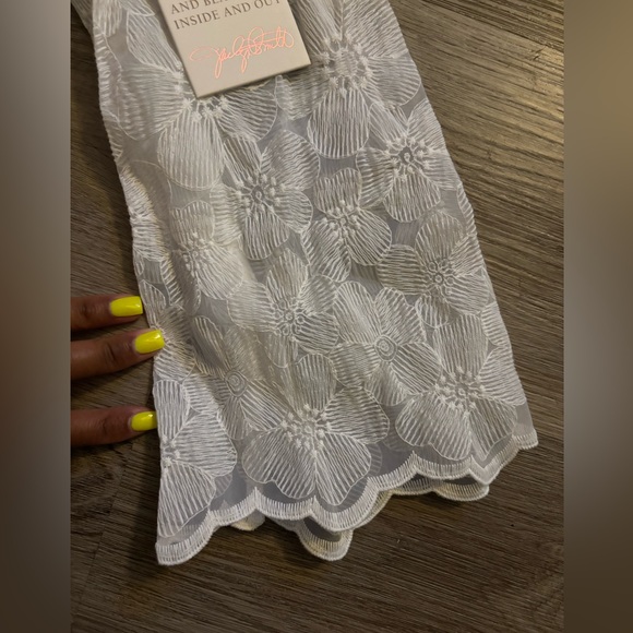 Jaclyn Smith White Floral Lace Blouse - Picture 4 of 6